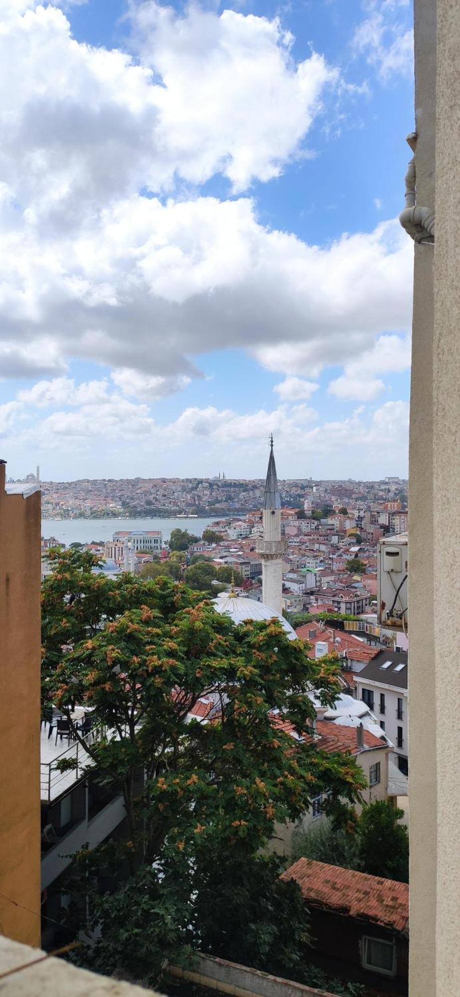 Golden Suit Taksim *
